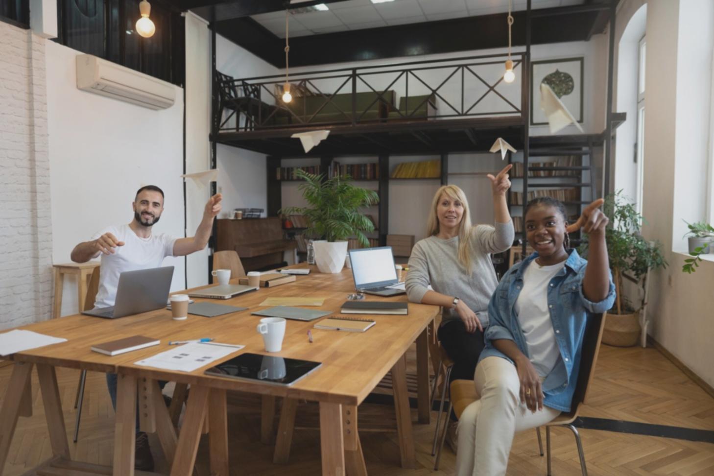 Espace de travail collaboratif fenorylaxa au Mans avec participants en session de planification financière